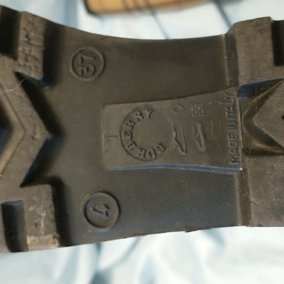 💯 Authentic Burberry Tan and Brown Checkered Rain Boots. (Size/37) - Picture 16 of 16